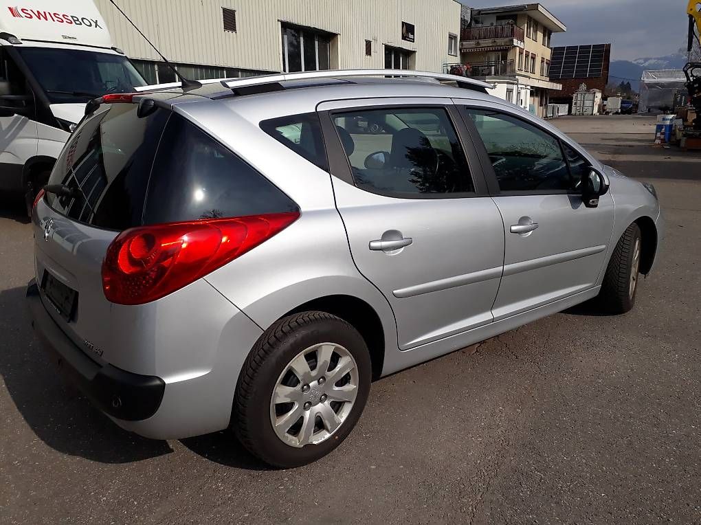 Peugeot Automobili: Peugeot 207 SW – Usato da Schmerikon venduto da 1qw2 1