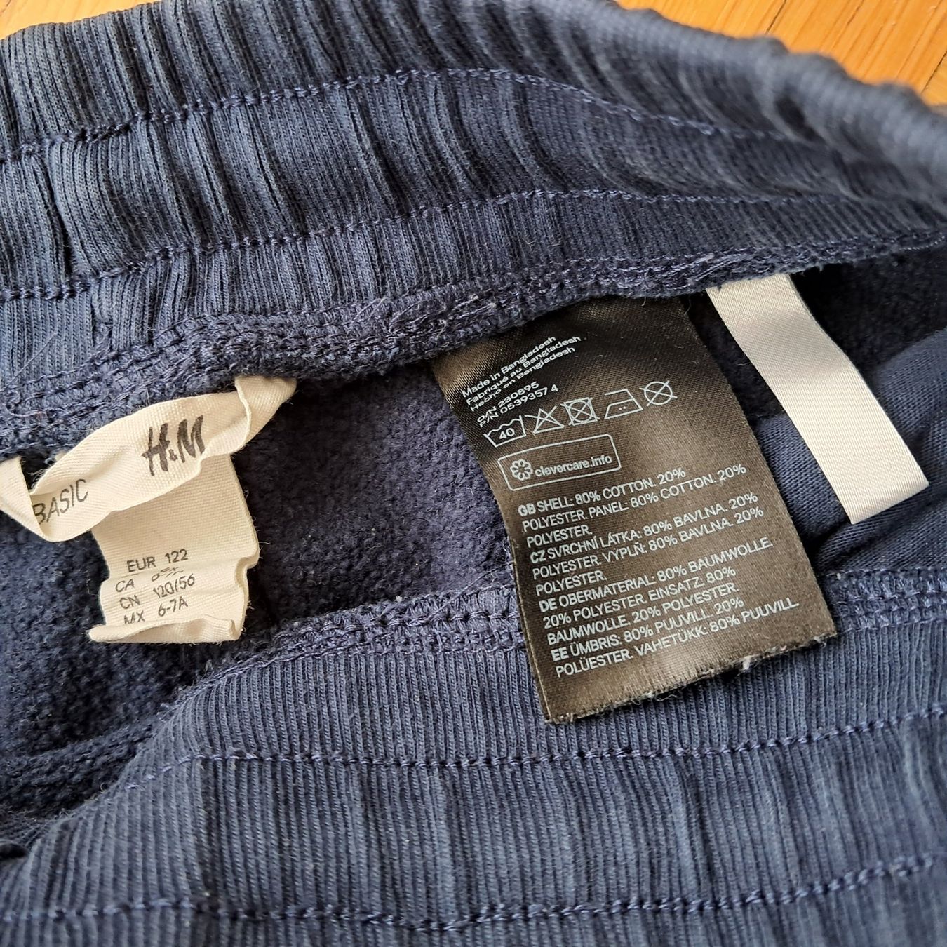 H&M Lotti & Set di vestiti: Kinder Trainerhosen Set, Grösse 122 – Usato da Meilen venduto da Vaurien15 2