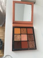 Huda Beauty eyeshadow palette