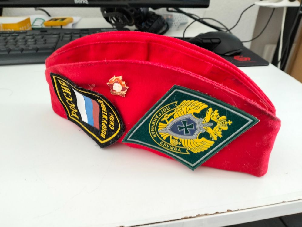 Russische Mütze mit vielen Abzeichen | Kaufen auf Ricardo