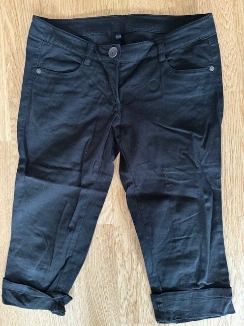 Pantaloni: Damen Hose 3/4 Benetton Gr.34 – Usato da Wabern venduto da MagdalenaWabern 1