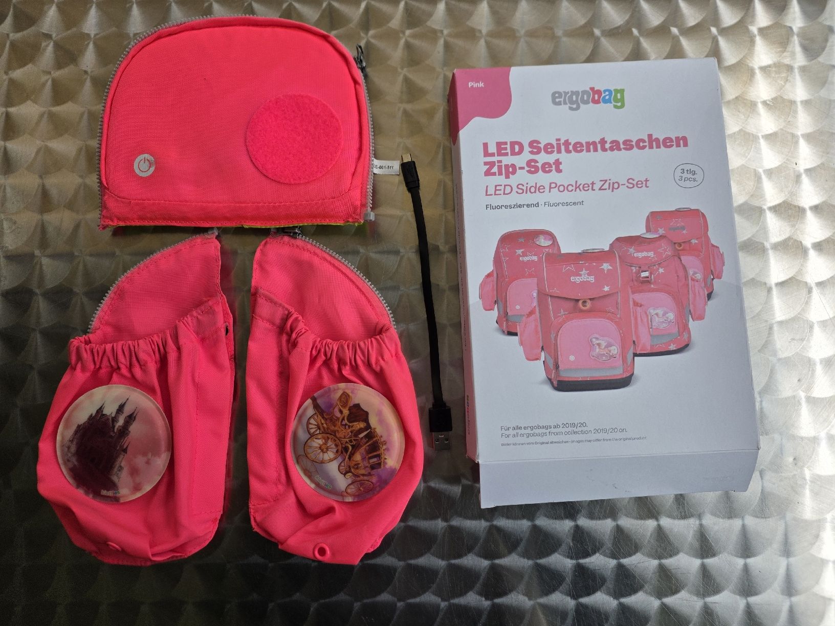 Ergobag Borse & Zaini: Ergobag LED, Seitentaschen Zip-Set Pink, mit Regenschutz! – Usato da Rotkreuz venduto da bless02