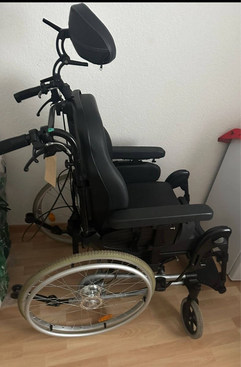 Sedie a rotelle: Pflegrollstuhl – Nuovo (secondo la descrizione) da Bützberg venduto da Chisco