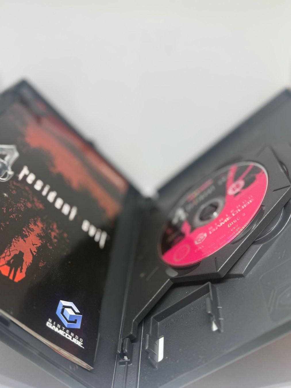 Nintendo Giochi: Resident Evil 4 Gamecube Nintendo – Usato da Dietlikon venduto da NESFEVER 3