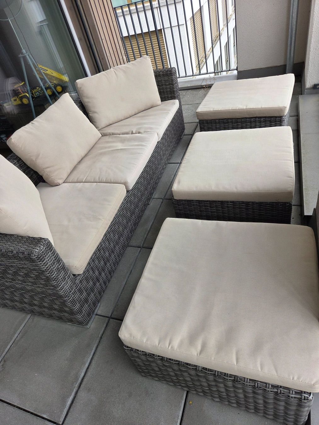 Divani: Rattan Lounge Set – Usato da Lenzburg venduto da sev_8vmt
