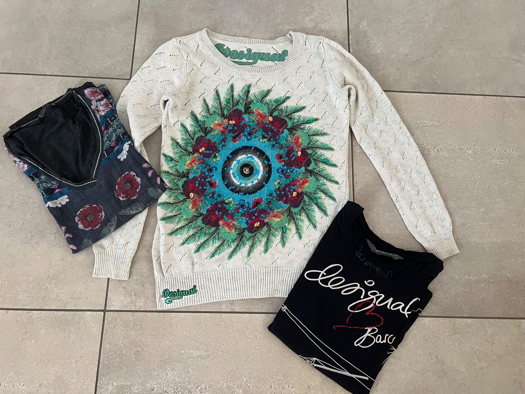 Desigual T-shirts: Desigual Gr. M – D'occasion à Münchenbuchsee par dani1113