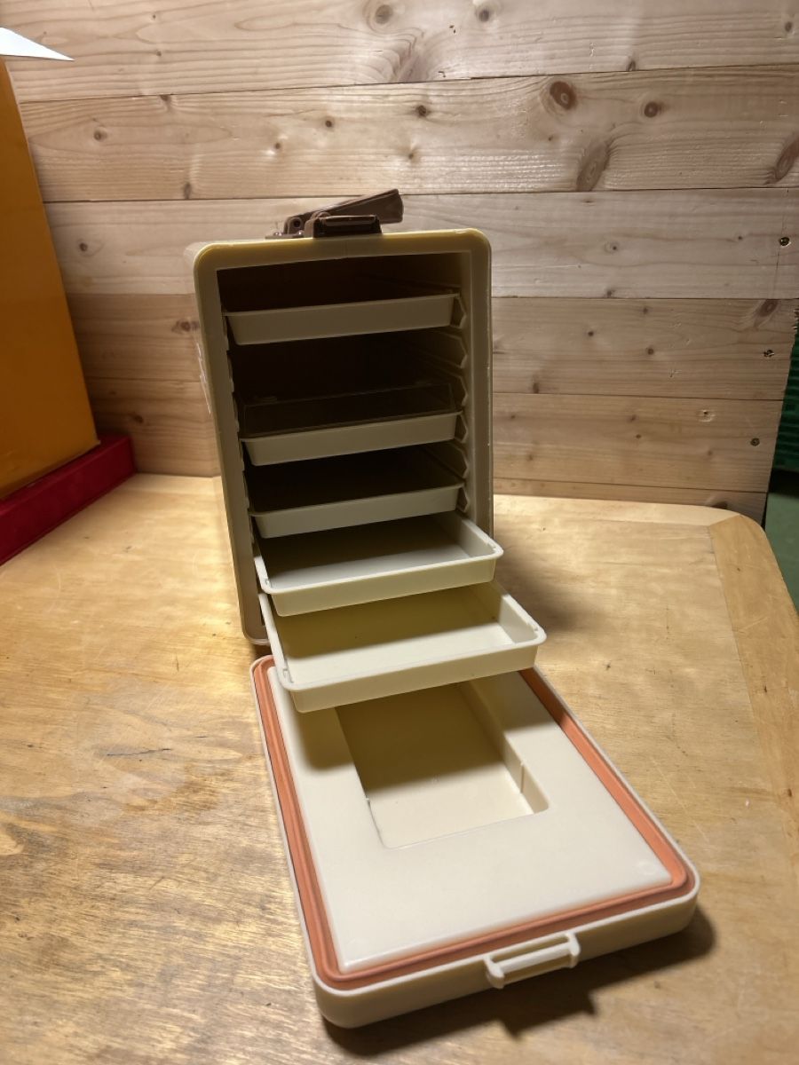 Accessoires: Boite  Thermo vintage  – D'occasion à Corcelles NE par Avossouhaits 1
