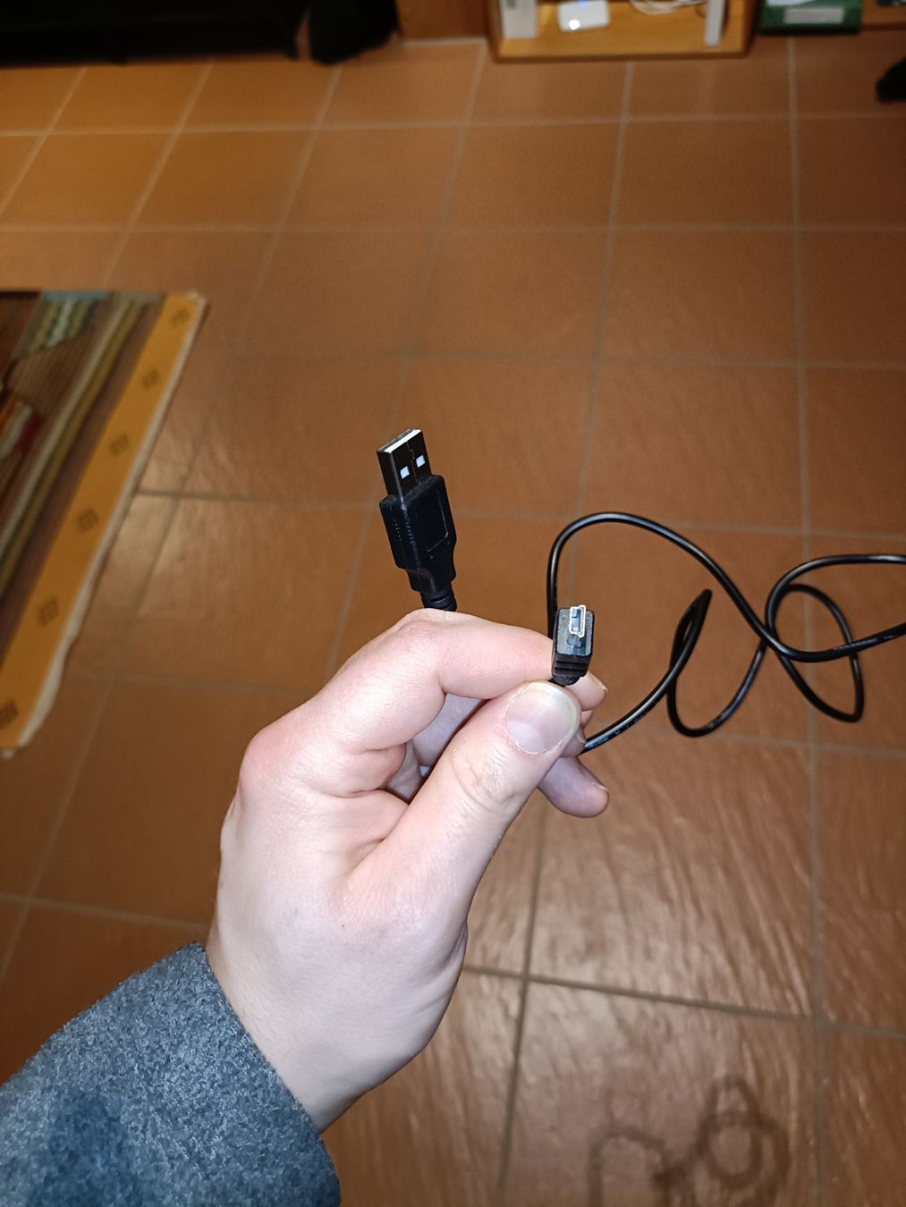 Cavi: 2x USB Micro und 1x USB A Kabel – Usato da Obfelden venduto da Kirinki 1