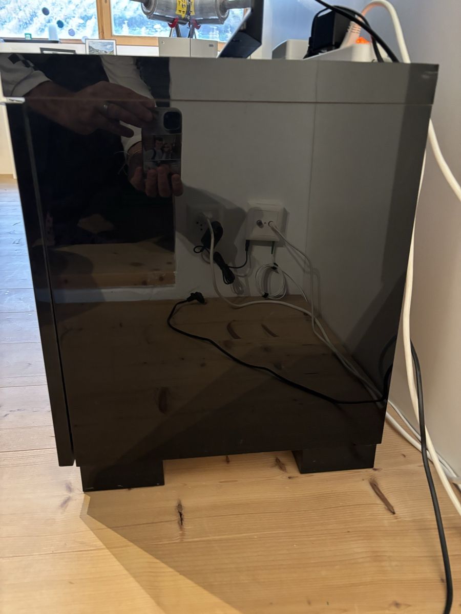 Ikea Mobili TV: Meuble TV noir laqué Ikea Besta – Usato da Sion venduto da tchana77 2