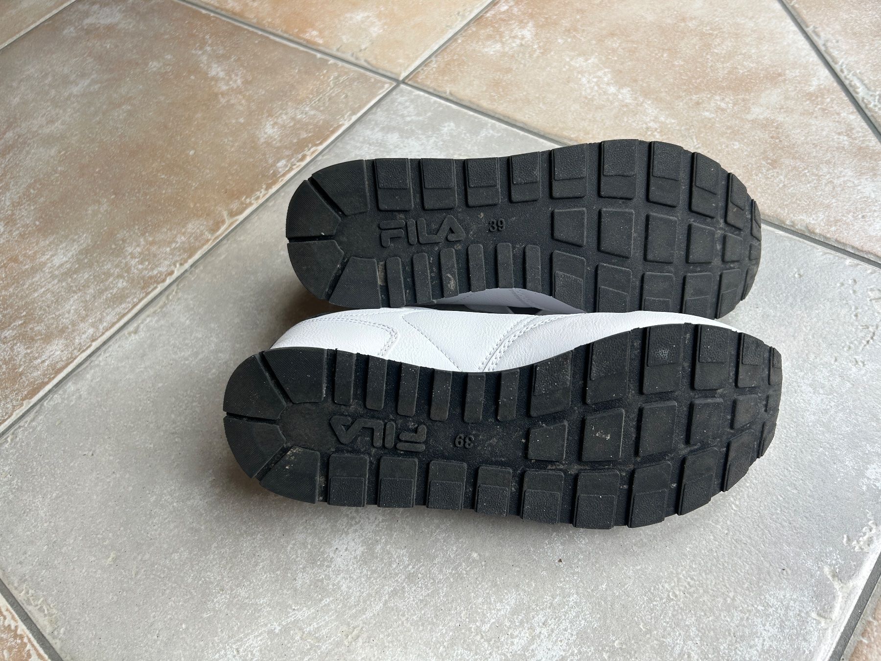 Fila Chaussures femmes: FILA Turnschuh Gr.39 – D'occasion à Embrach par Berta66 1