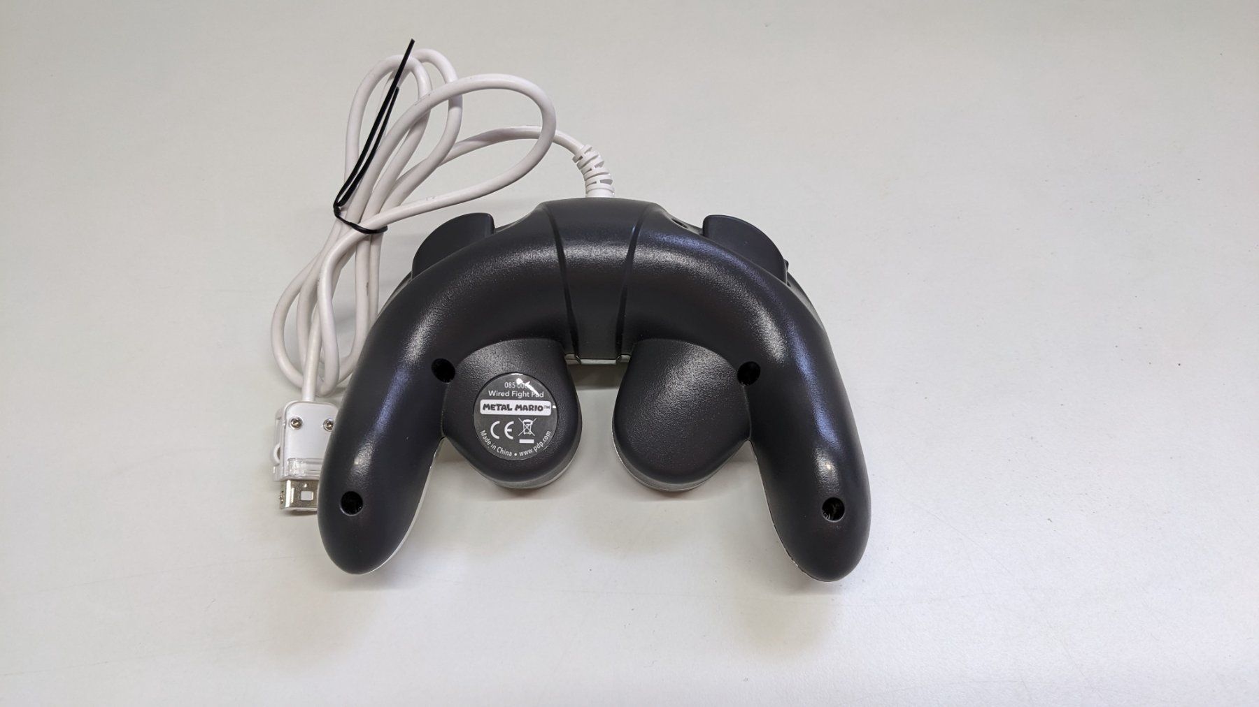 Controller: Wii Gamecube-Controller Mario, metallic-silber – Gebraucht aus Menziken von  1
