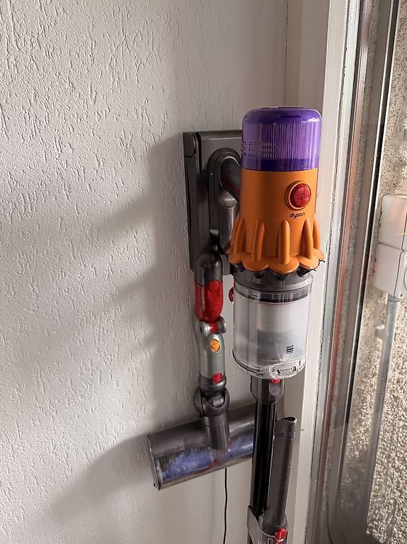Dyson Aspirapolveri & Accessori: Dyson V12 slim Detect + 1 batterie – Usato da Delémont venduto da cyralb 1