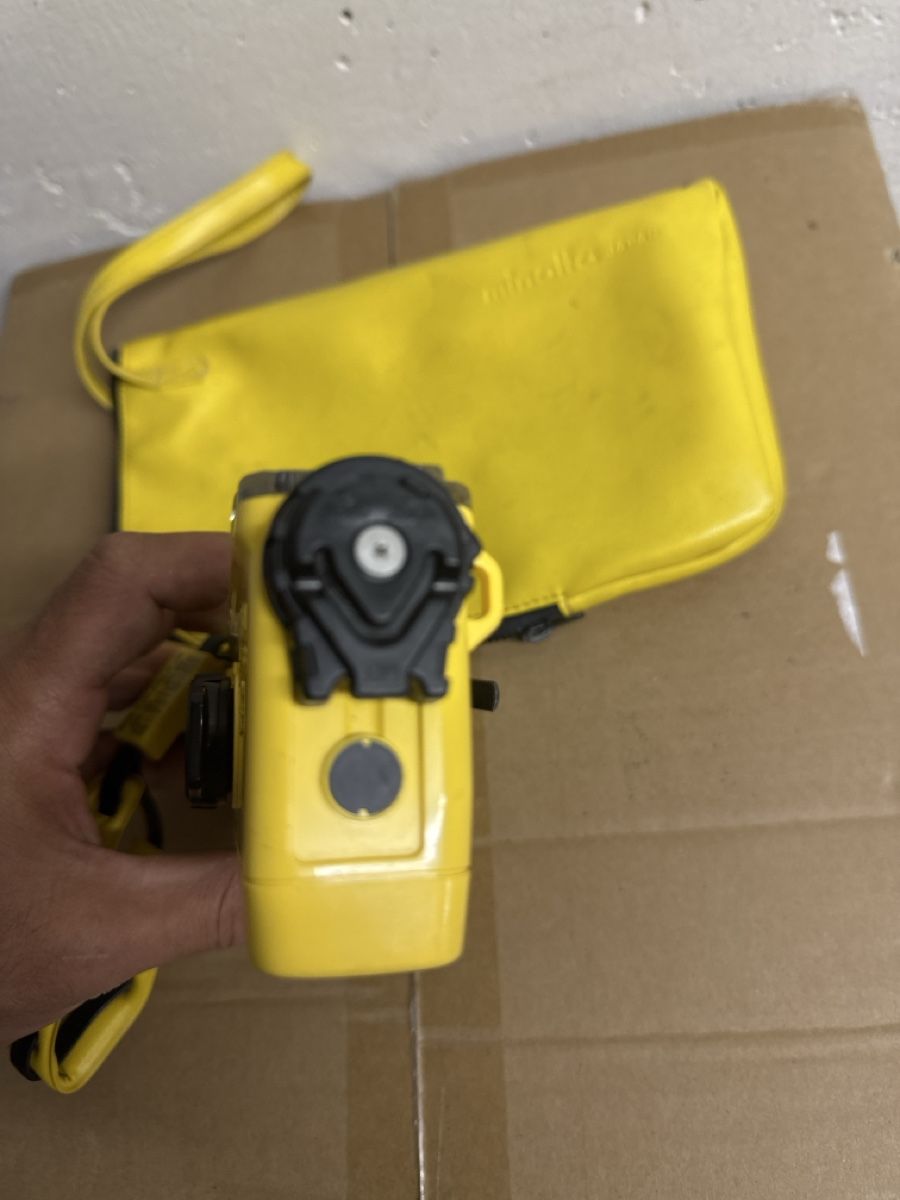 Minolta Kamera: Minolta Weathermatic A yellow camera with pouch – Gebraucht aus Riehen von M.S.DVD 5