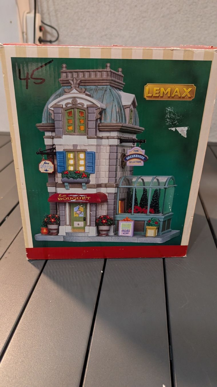 Lemax Tutte le decorazioni: Maison Lemax - Édifice illuminé – Usato da Moutier venduto da Tagada23 5