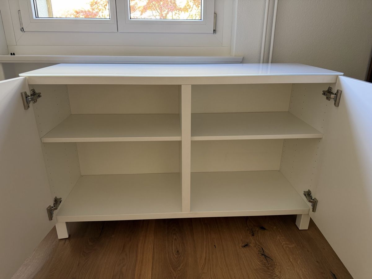 Ikea Meubles TV: IKEA Besta Sideboard, weiss glänzend mit Glasplatte – D'occasion à Luzern par chr_wzl9 3
