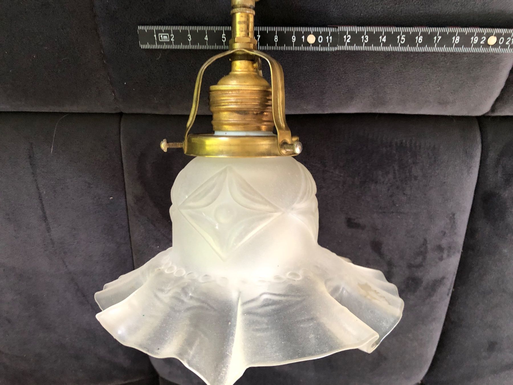 Kronleuchter & Deckenlampen: Jugendstil Deckenlampe / Wandlampe antik mit Messingmontur – Gebraucht aus Büsserach von Urkundenflora 1