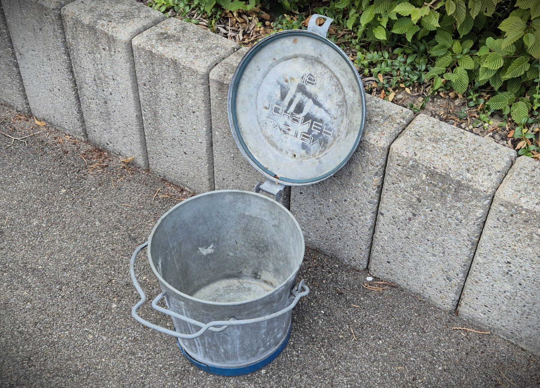 Ochsner Poubelles: Ochsner-Kübel – D'occasion à Zürich par brinkosos 1