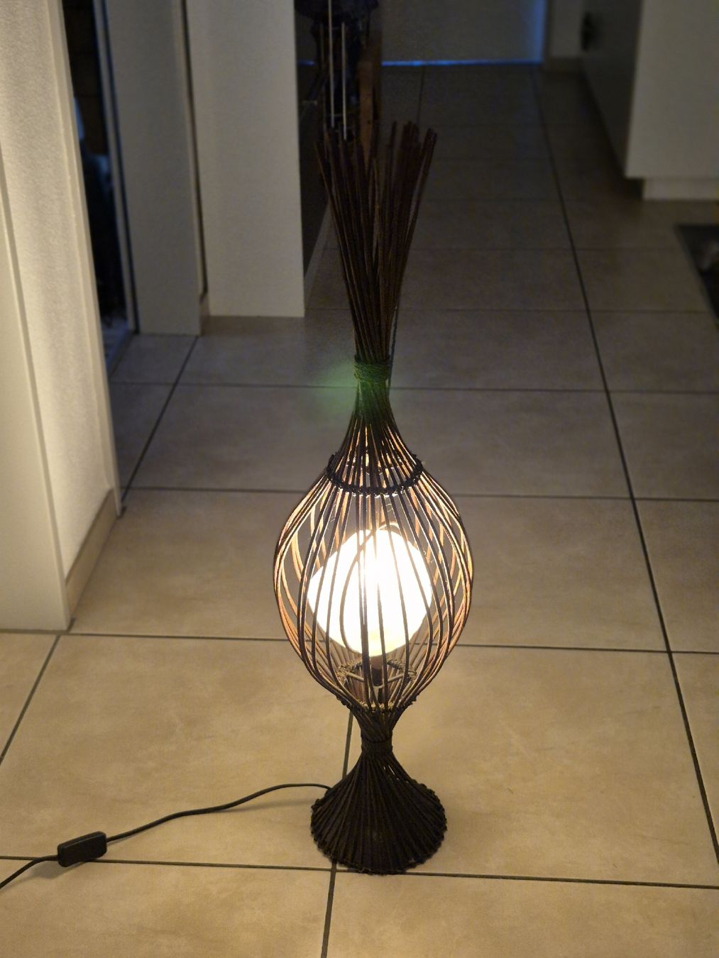 Lampen: Stender Lampe – Gebraucht aus Fischbach-Göslikon von Nidis4