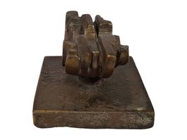 Quadratisch reliefartige Bronzeplastik