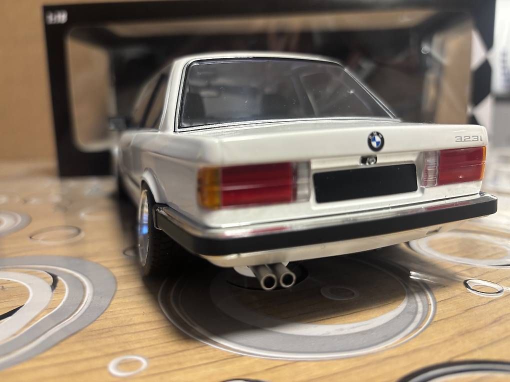 Voitures modèles: Modellino BMW E30 323i 1/18 – D'occasion à Lodrino par angeloige 2