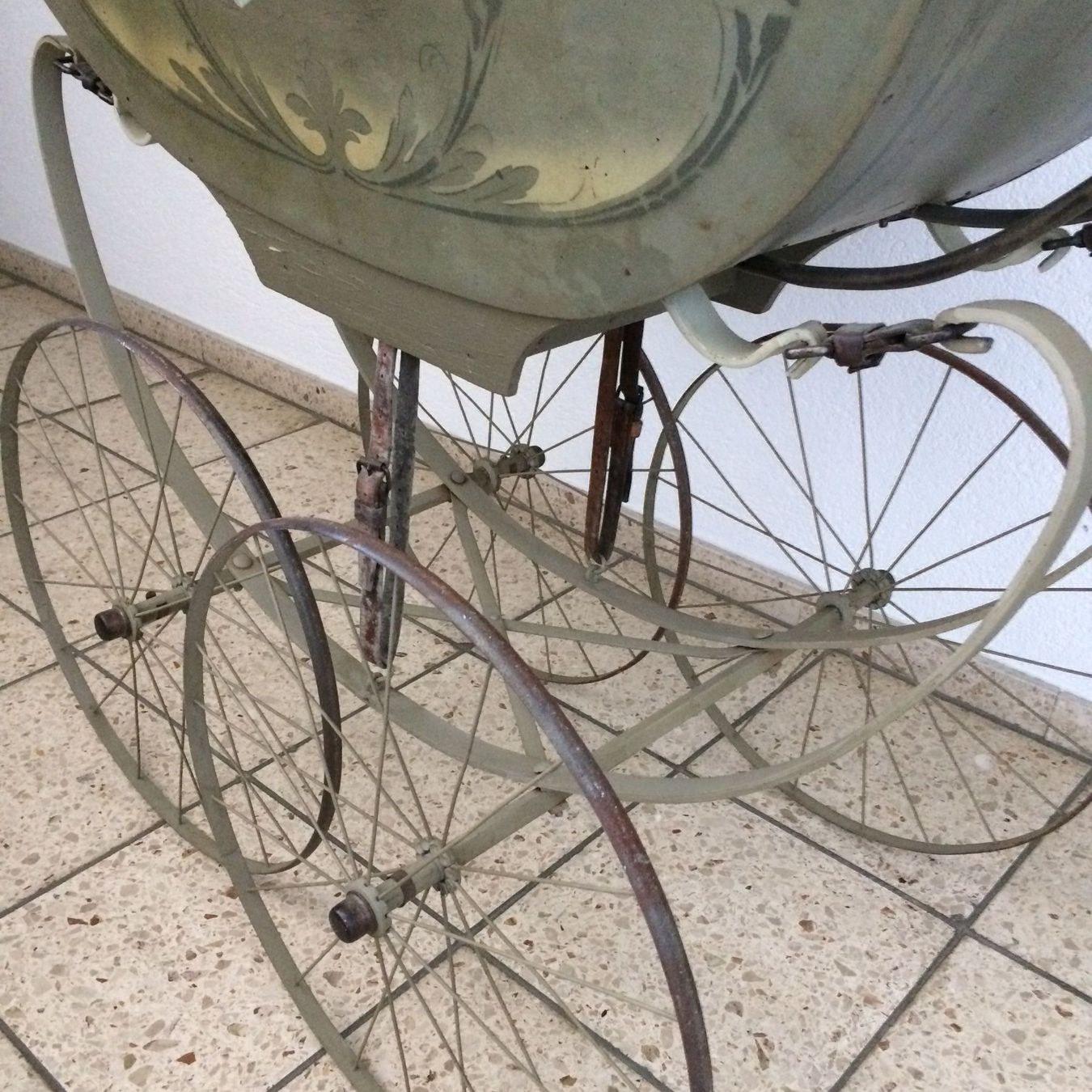Carrozzine: Antiker Kinderwagen – Usato da Tägerig venduto da oiluig83 4