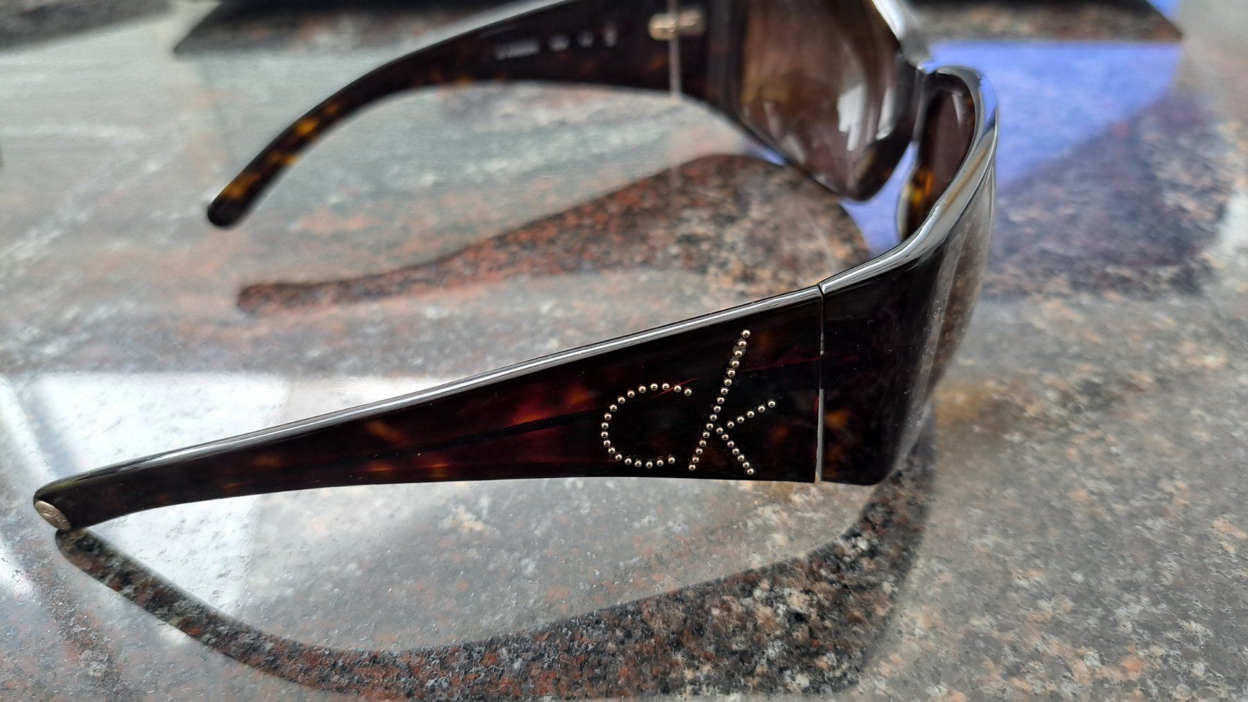Calvin Klein Lunettes & Verres: Sonnenbrille Calvin Klein – Neuf (Voir description) à Pfäffikon ZH par Valsangiaccomo 3