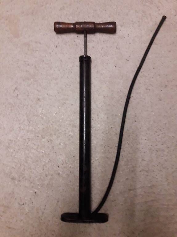 Pompes: Ancienne pompe à vélo . – D'occasion à Morges par pha_9xnc