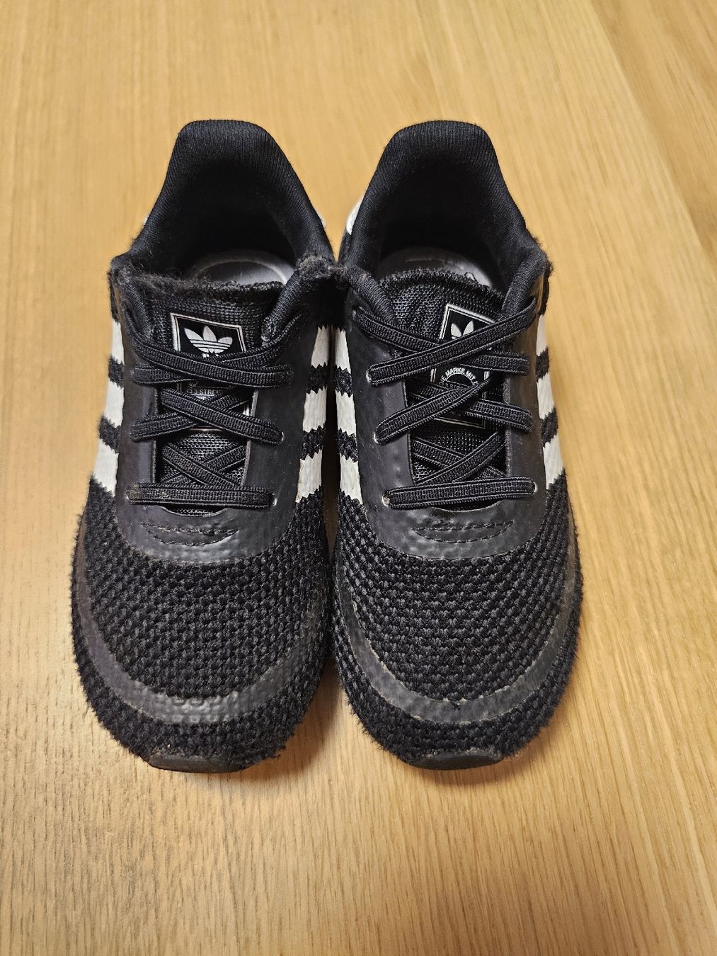 Adidas Chaussures hommes: Adidas Schuhe – D'occasion à Schwyz par Francesca54