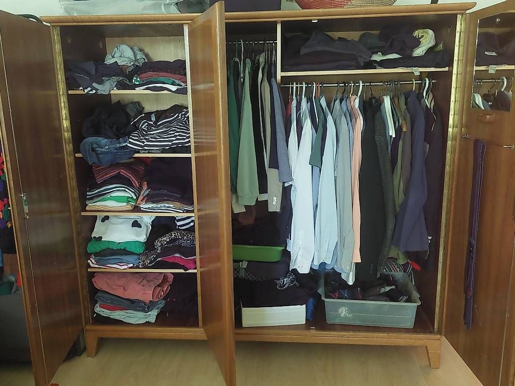 Armadi: Schöner alter Kleiderschrank -Holz – Usato da Bern venduto da dor_qj8q 1