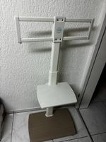 Fahrbarer TV Halter auf Rollen