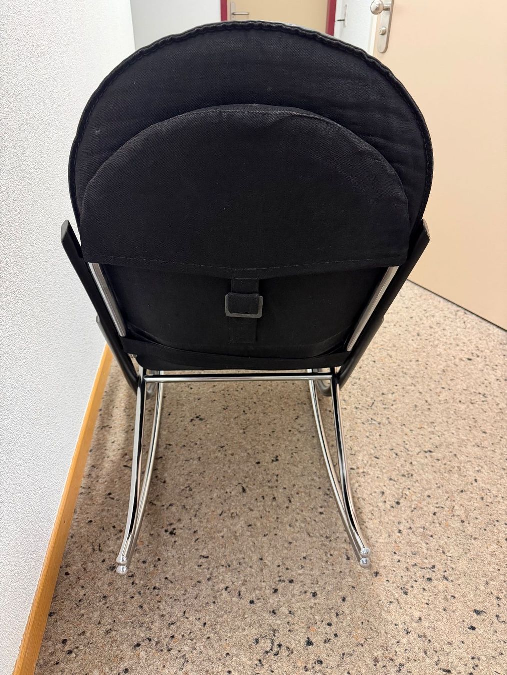 Strässle Poltrone: Strässle Schaukelstuhl Nonna – Usato da Gümligen venduto da Brocki-Reimal-Stift 2