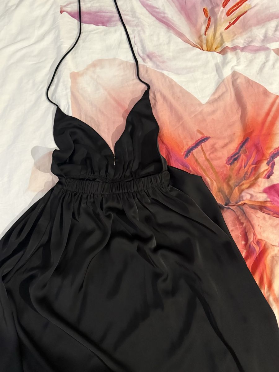 Robes: Robe en satin noir  – Neuf (Voir description) à Tolochenaz par izz_7vdk 1