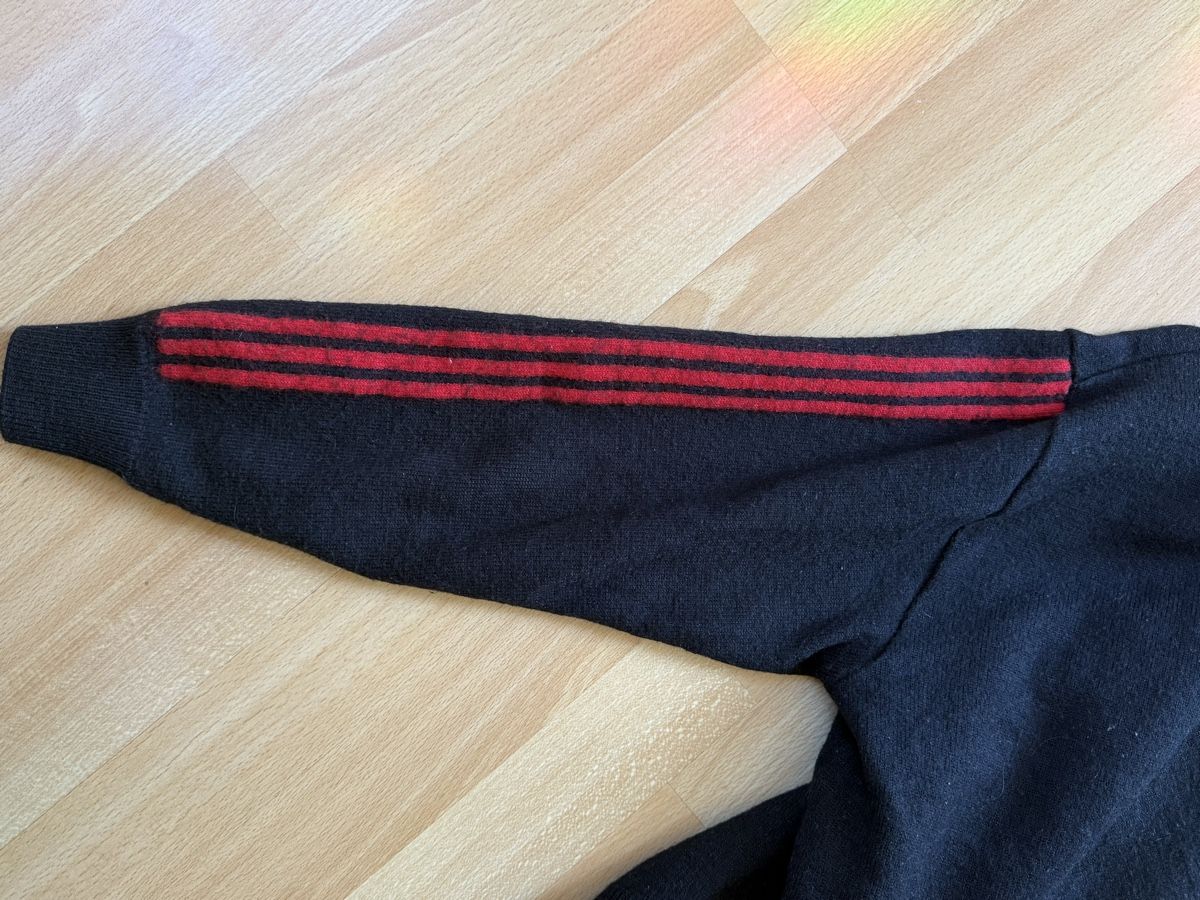 Adidas Maglioni & Felpe: Adidas Pullover schwarz rot – Usato da Lenzburg venduto da and_5pq2 2