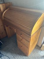 Schöner Sekretär aus Massivholz mit Rollladen zu verkaufen!