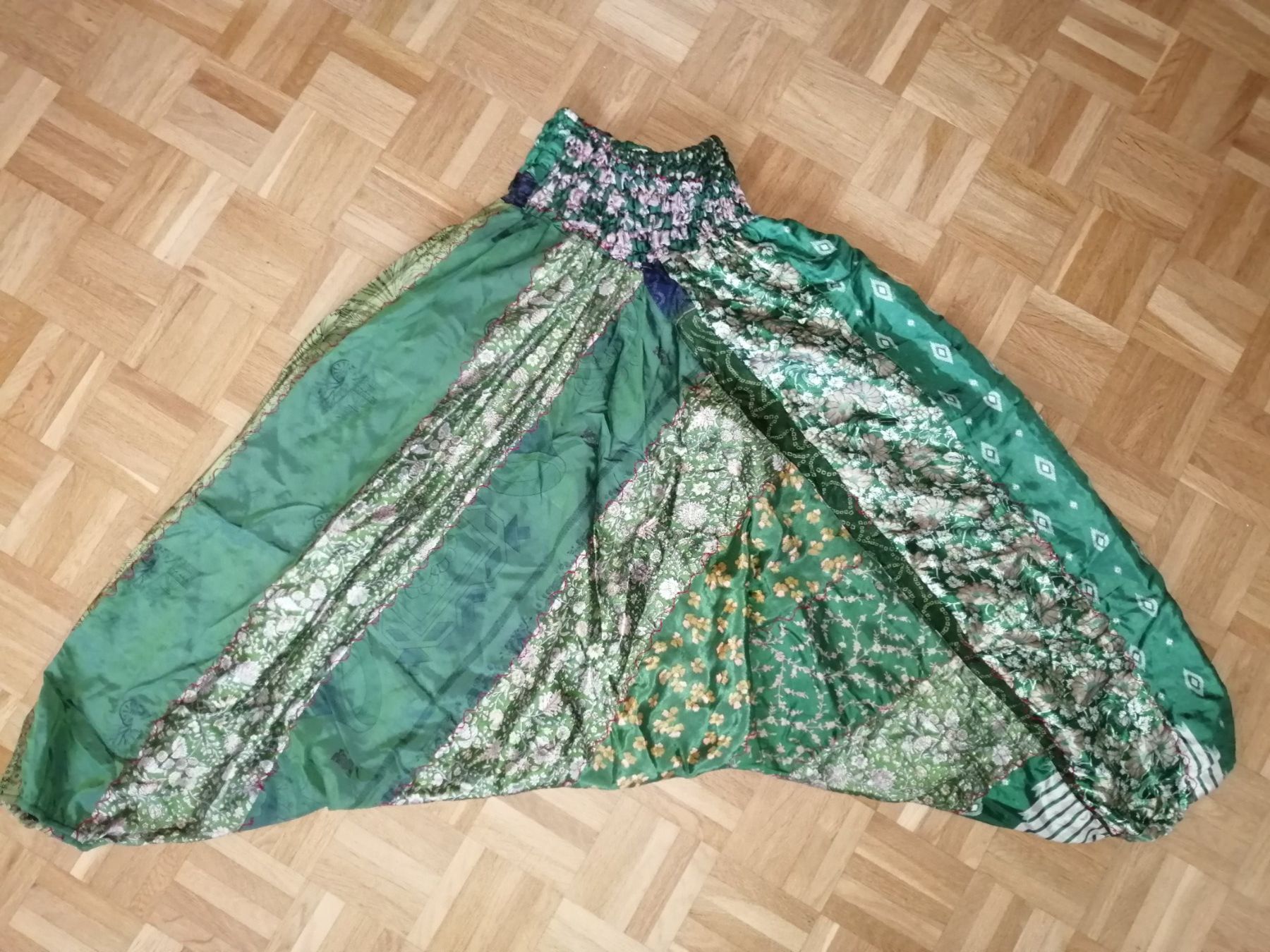Pantaloni: Sarouel en soie verte – Nuovo (secondo la descrizione) da La Tour de Trême venduto da mar_p78p 8