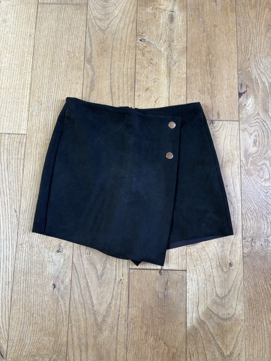 Zara Gonne: Zara Basic Skort, schwarz, Grösse M – Usato da Frauenfeld venduto da lin_77m9