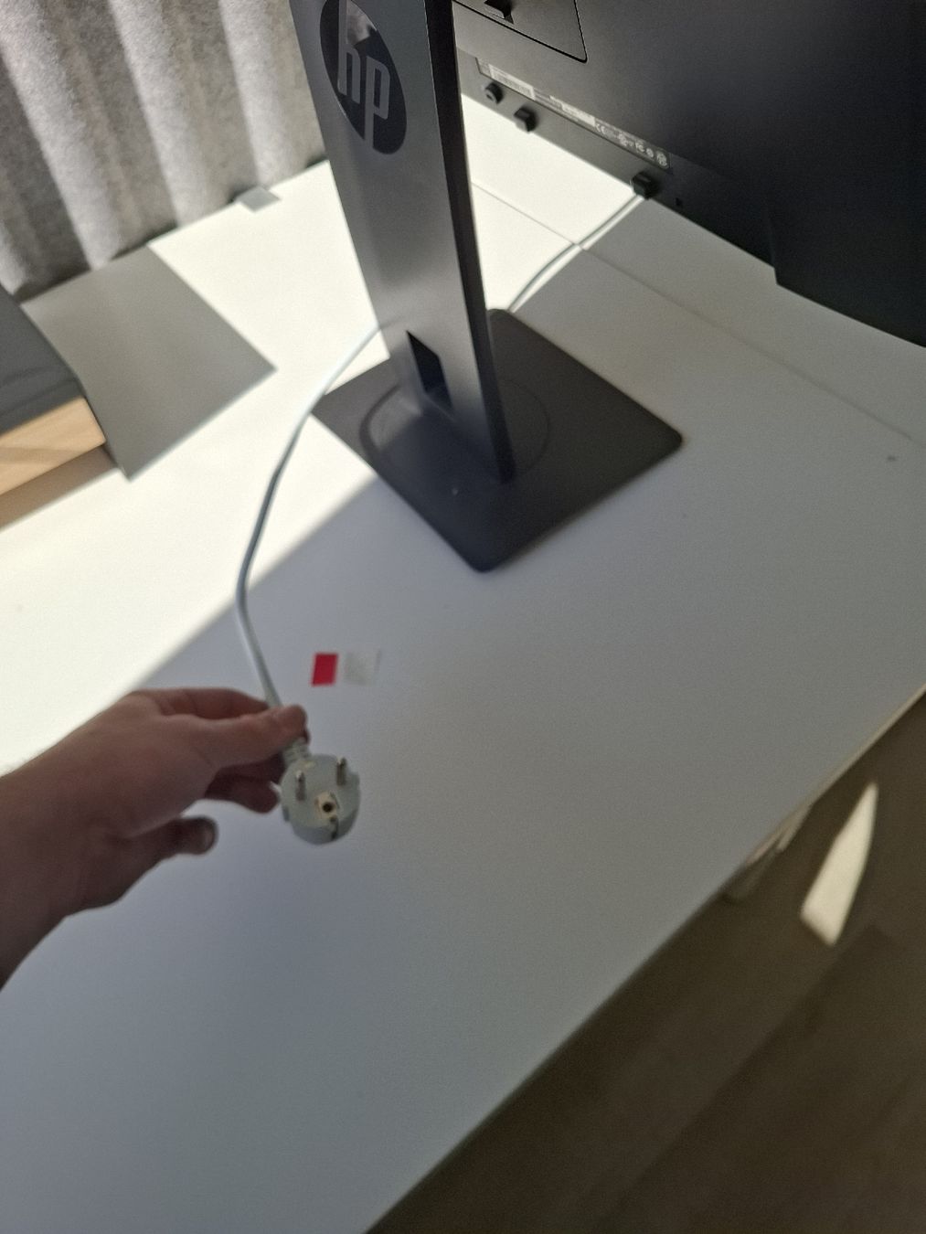Monitor: Monitor Standfuss HP schwarz inkl. Bildschirmtischchen – Usato da Niederglatt ZH venduto da adr_vc9s 3