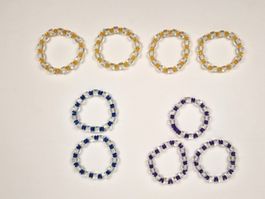 Armbänder in Violett, Blau und Orange