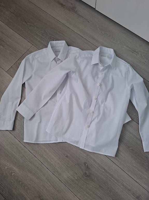 Chemises, T-shirts & Polos: Hemd Langarm Junge Grösse 122 – D'occasion à Grenchen par gerrard10