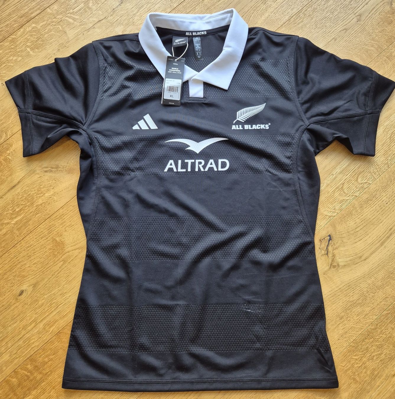 Adidas Canottiere & Pantaloni: All Blacks 24/25 Home Performance Jersey - Original aus NZ – Nuovo e nell'imballaggio originale da Heiligkreuz (Mels) venduto da PascalWa 2
