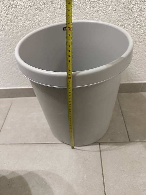 Cestini per rifiuti: Corbeille de bureau – Usato da Longirod venduto da Fabricelli 2