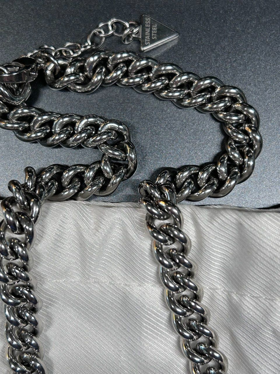 Guess Catenine: Collana Guess – Usato da Giubiasco venduto da LorisVale 3