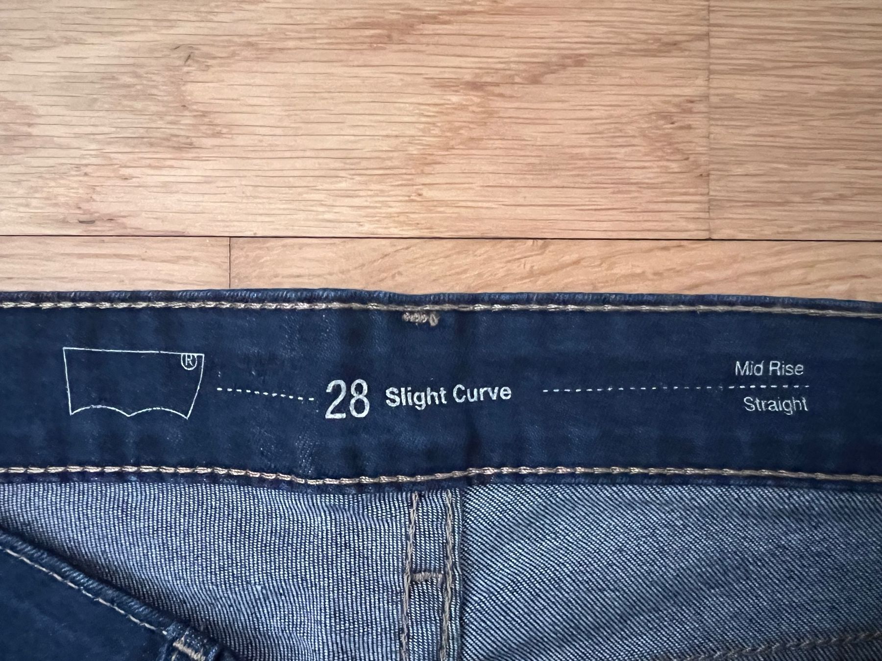 Levi's Jeans: Levi's Slight Curve, Taille 28, Jean – Nuovo (secondo la descrizione) da Lausanne venduto da monaliza1998 2