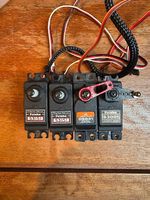 Lot de servos taille standard et taille mini