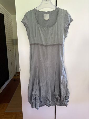 Nile Sommerkleid aus Leinen mit Rüschen, S, salbei