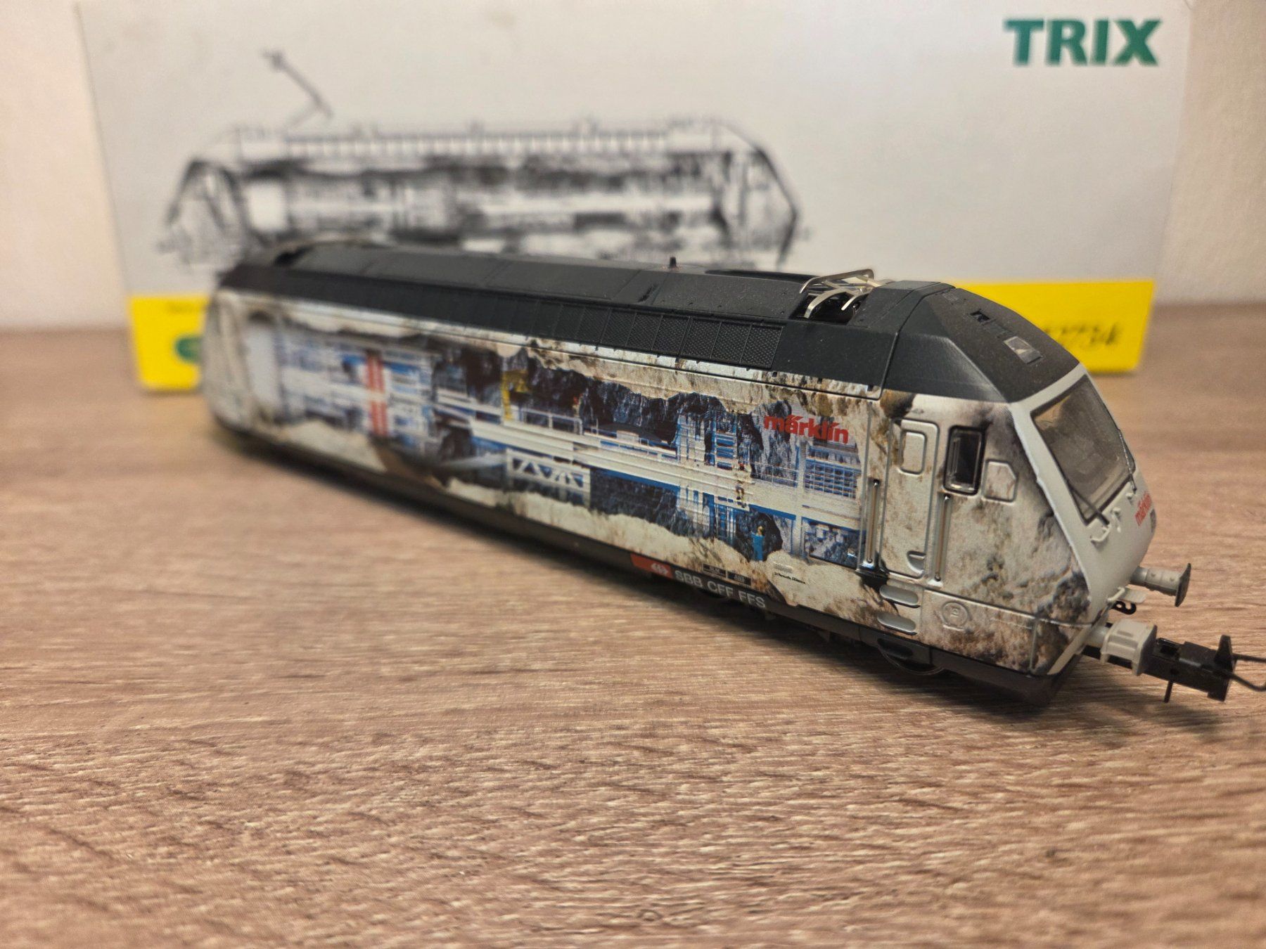 Trix Modellini di ferrovie: Trix 22734 E-Lok Re 460 SBB H0 – Usato da St-Aubin-Sauges venduto da Lo_Go 3