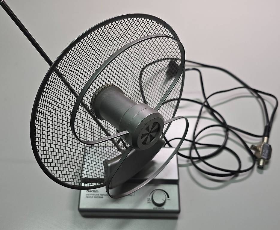Radiocomunicazione: Aktive Zimmerantenne DVB-T, UHF, VHF, UKW – Usato da Steinerberg venduto da Bcsbcs