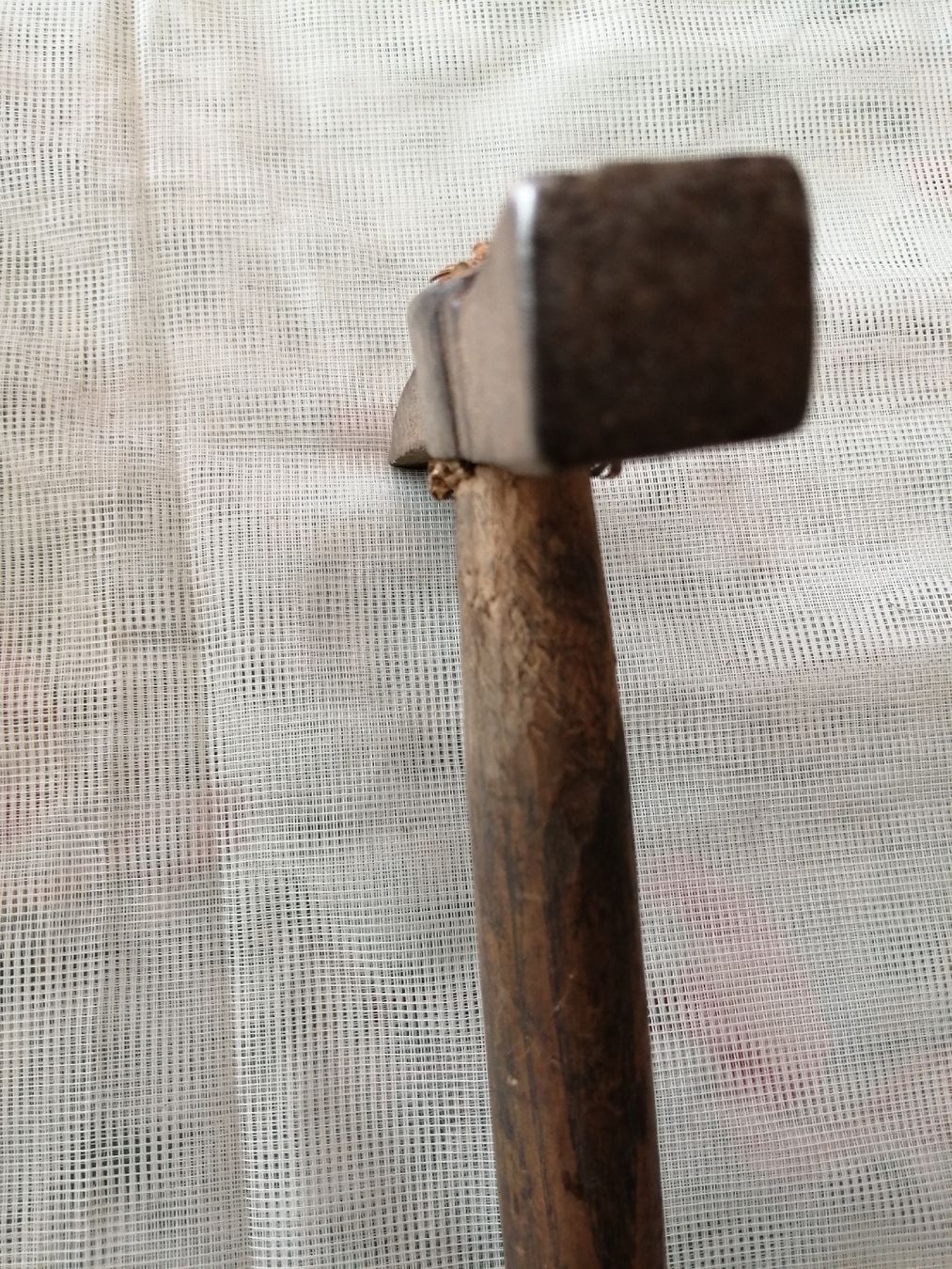 Tutti gli attrezzi: Antiker Steinhammer/Fäustel mit Holzgriff  – Usato da Honau venduto da holunder3 6