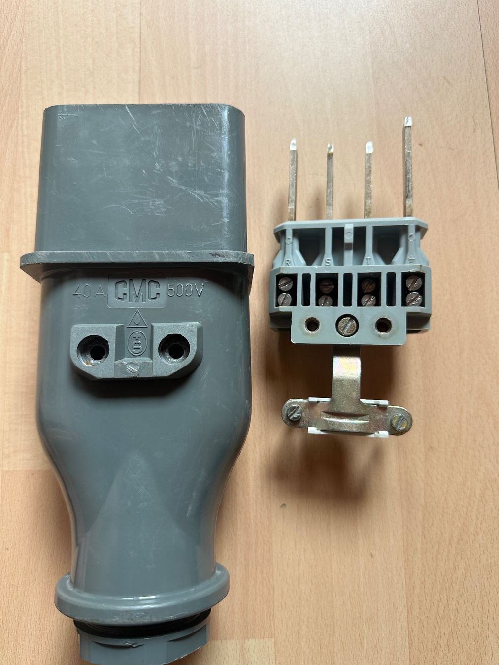 Spine: Stecker J 40 4 Polig CMC – Usato da Huttwil venduto da Bolpa 4