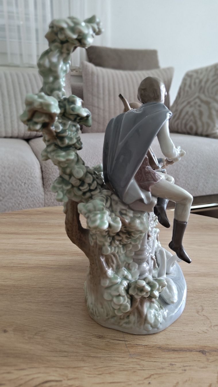 Lladro Statuette: Lladro #5381 'Serenade' Figure – Usato da Altdorf UR venduto da Liveo-shop 2